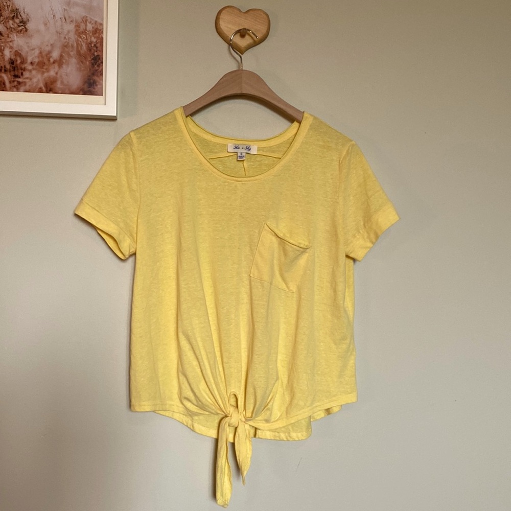 She and Sky knotted tee